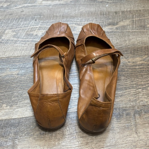 Sacco Brown Leather Mary Jane Flats - Picture 2 of 6